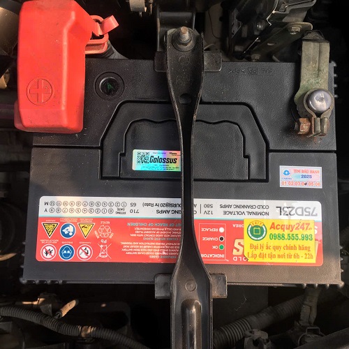 Thay ắc quy xe Camry Colossus 12V 65ah